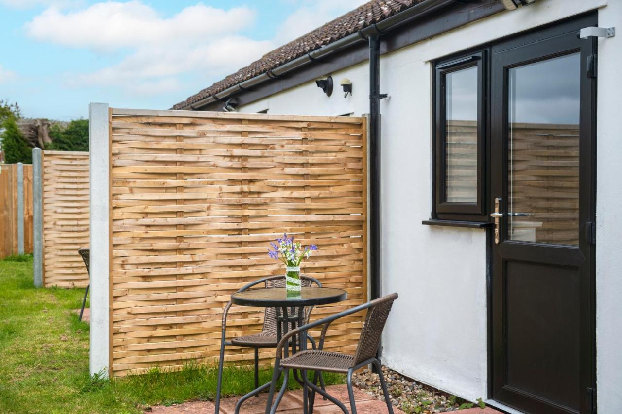 Number 5 - Lytton Tree Lodge, Reydon, Southwold Apartment *